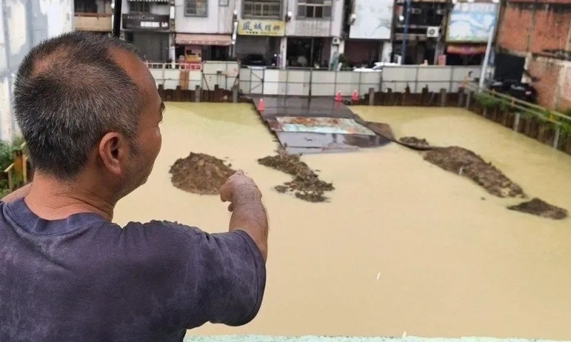 Trung Quốc nâng cảnh báo lũ 