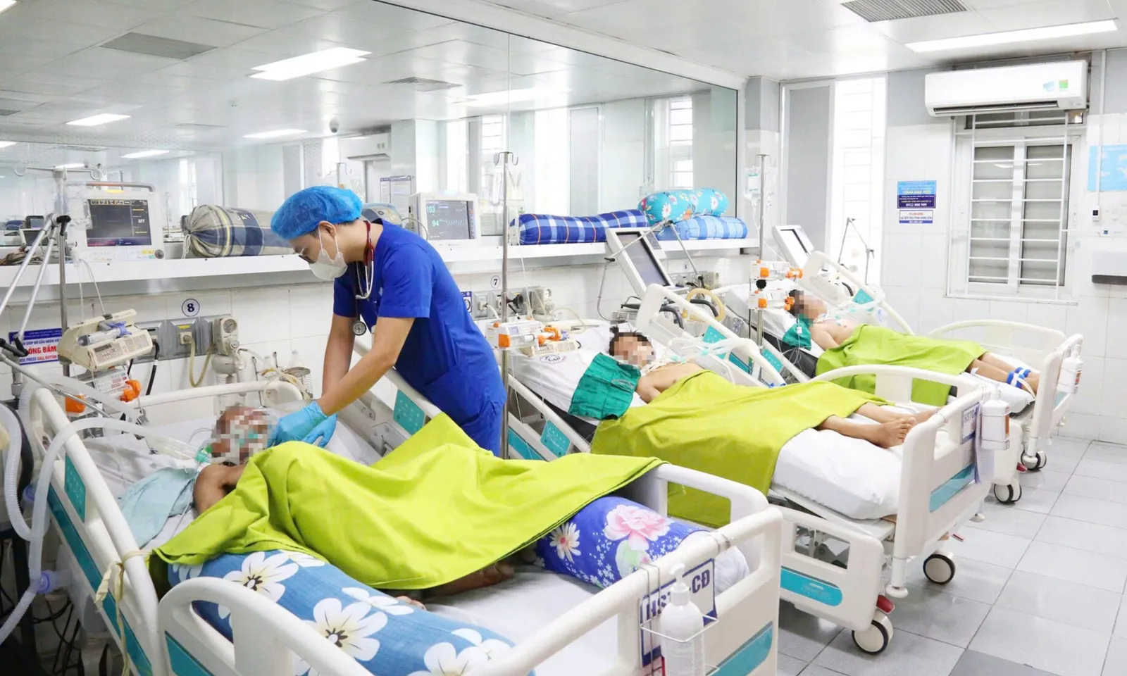 Mắc uốn ván nguy kịch sau khi bị lưỡi liềm cắt vào cổ chân