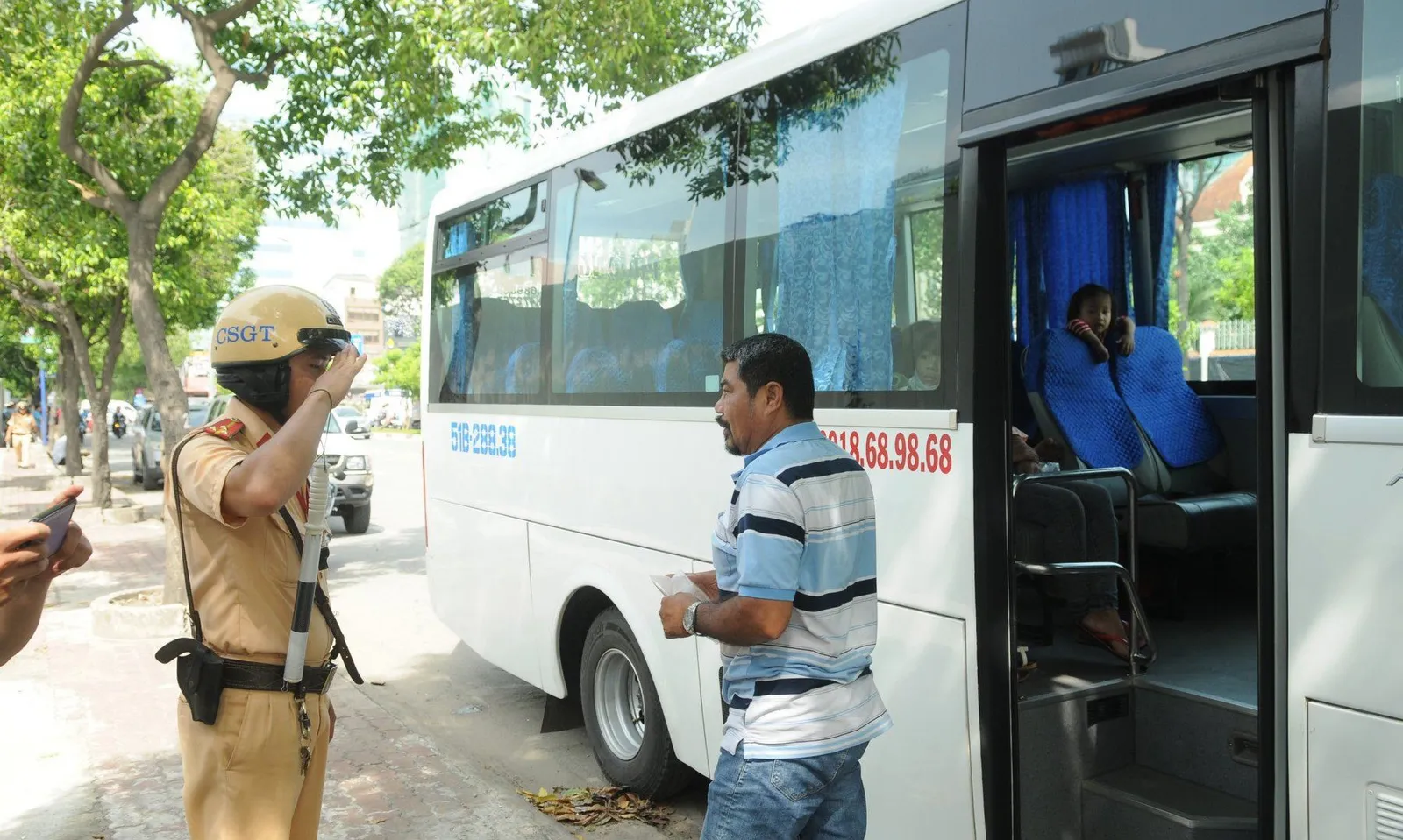 TPHCM: Kiểm tra 105 phương tiện, phát hiện nhiều xe khách vi phạm an toàn