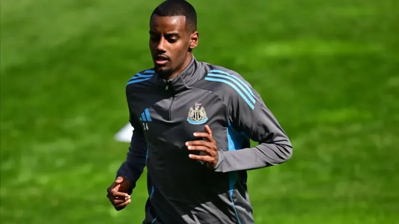 Alexander Isak trở lại tập luyện cùng Newcastle. Ảnh: Internet
