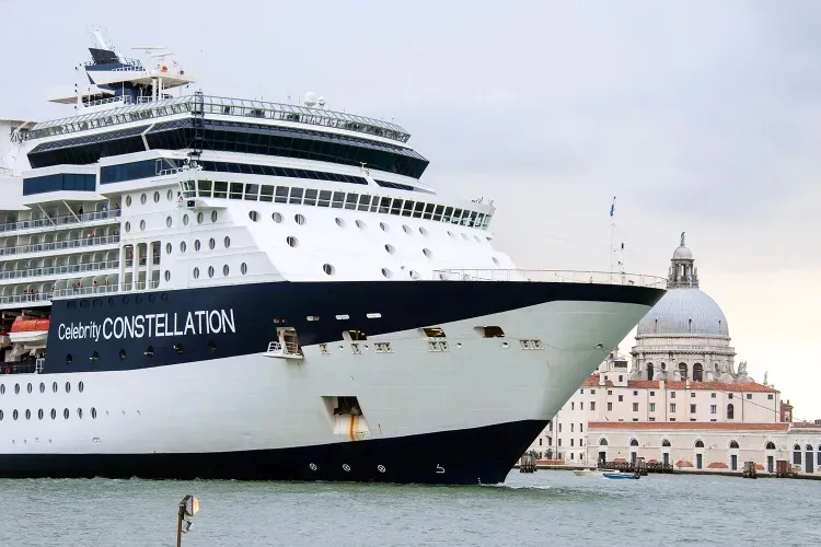 Celebrity-Cruises-Constellation-ship-080425-1-412425ef9536418984a73ea9a63e1e43