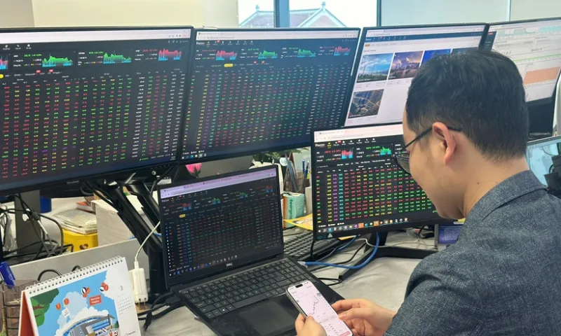 VN-Index tăng gần 37 điểm, cổ phiếu ngân hàng bứt phá