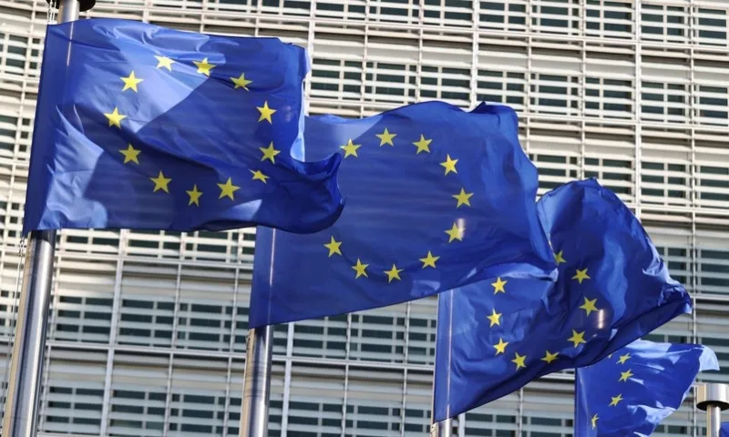 EU nhận mưa đơn xin vay quốc phòng vượt mức trần 150 tỷ euro