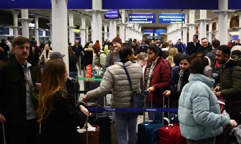 Hàng ngàn hành khách Eurostar bị ảnh hưởng do sự cố điện ở Pháp 