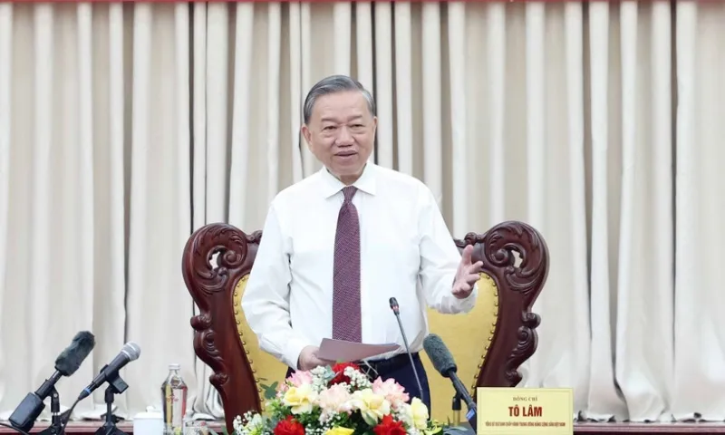 Tổng Bí thư: Xây dựng Quân đoàn 12 thành quả đấm thép tinh, gọn, mạnh