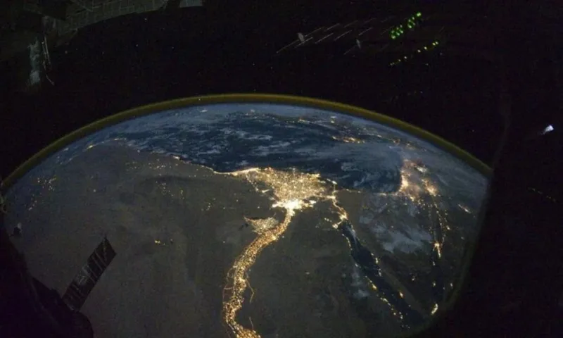 TRaI dat tu khong gian