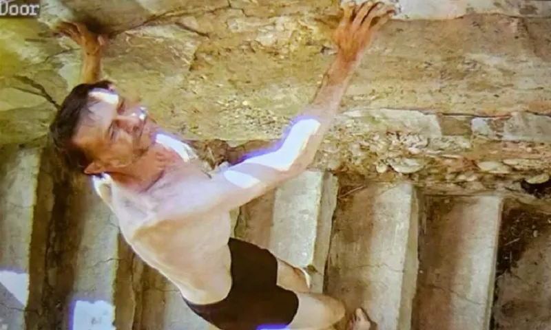 Mỹ: 250 người truy lùng kẻ xả súng ở bar Con Cú