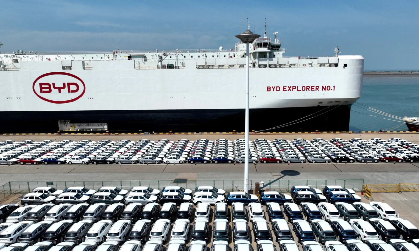 Trung Quốc yêu cầu các nhà sản xuất xe điện ngừng giảm giá bán