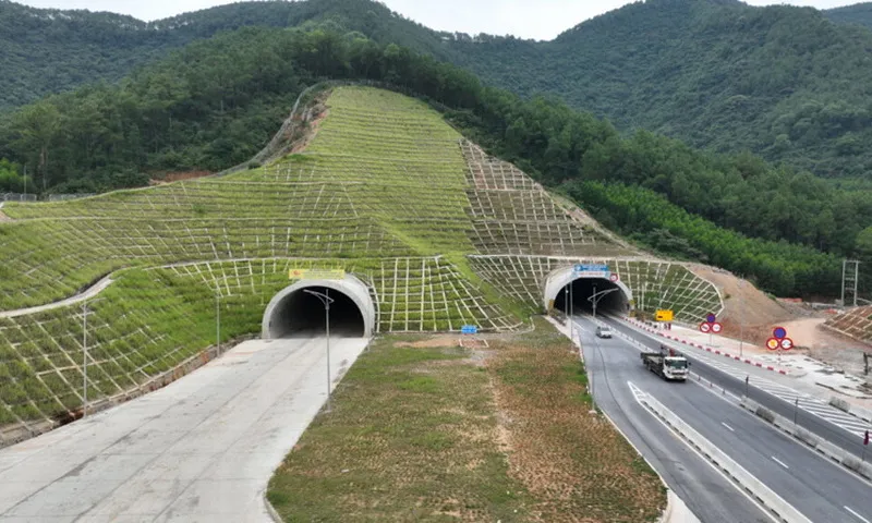 Hầm Núi Vung sắp được mở rộng lên 6 làn xe, hoàn thiện vào năm 2027