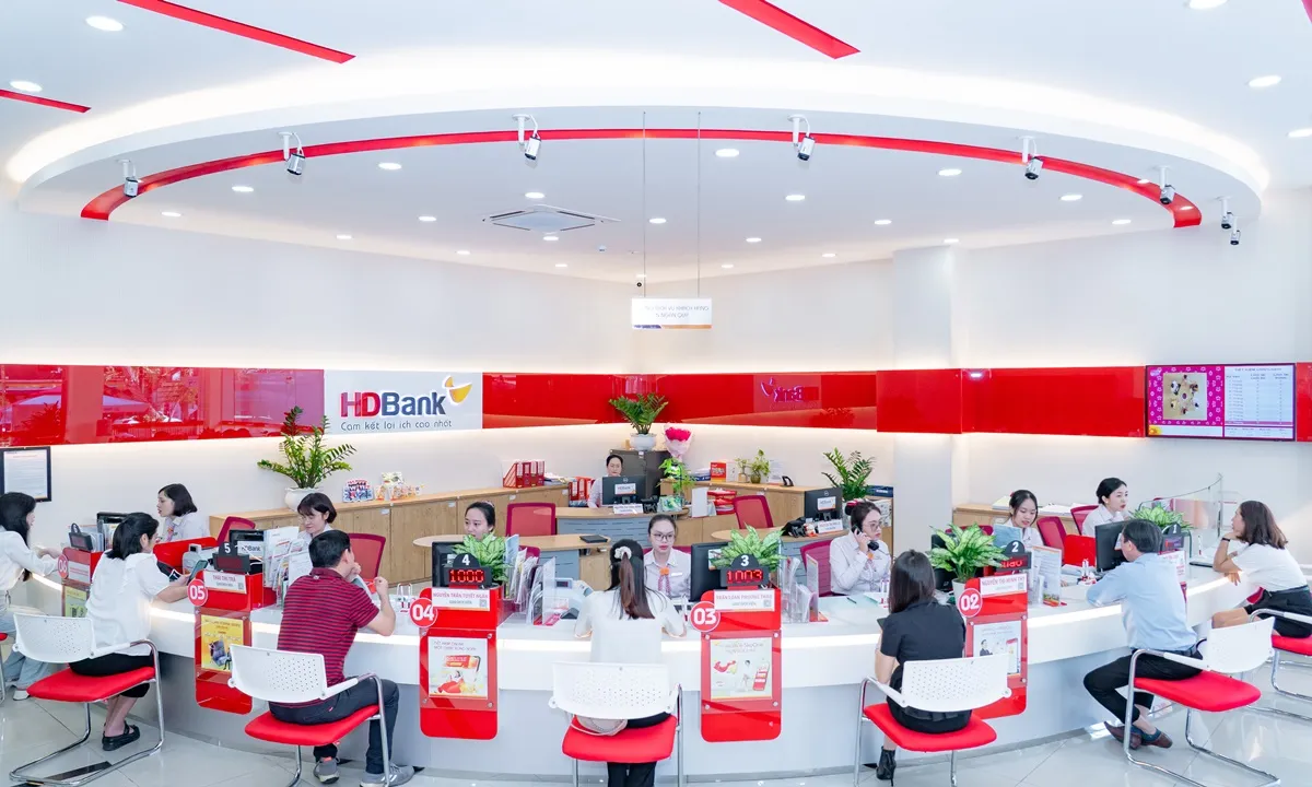 Đẩy mạnh kinh doanh số, HDBank báo lãi 6 tháng 10.068 tỷ đồng, ROE lên tới 26,5%