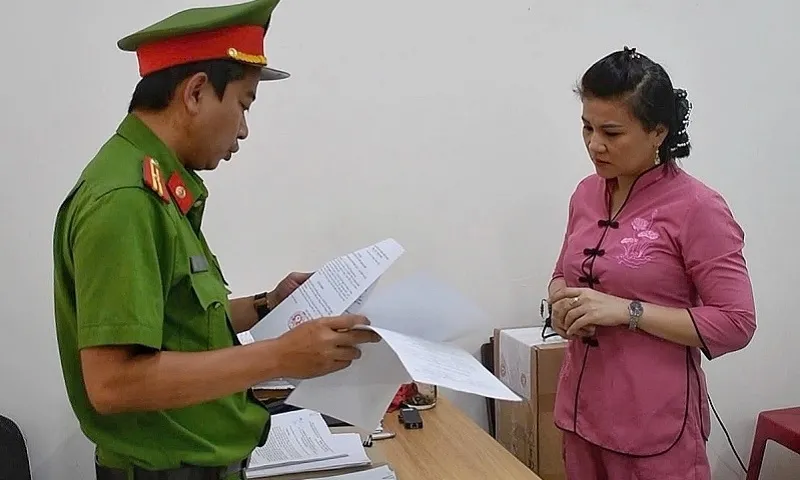 Bé trai bị bảo mẫu bạo hành đã tử vong sau hơn 20 ngày điều trị 