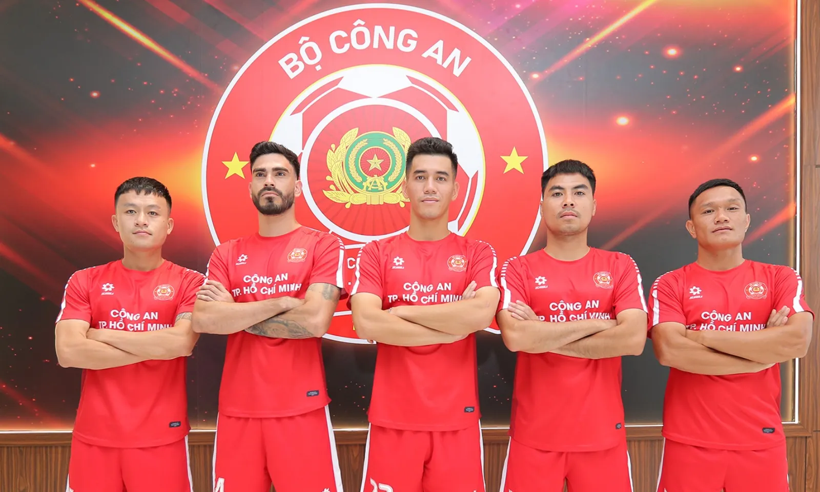 CLB Công an TP.HCM ra mắt dàn tân binh khủng: Tiến Linh và hai ngoại binh triệu đô