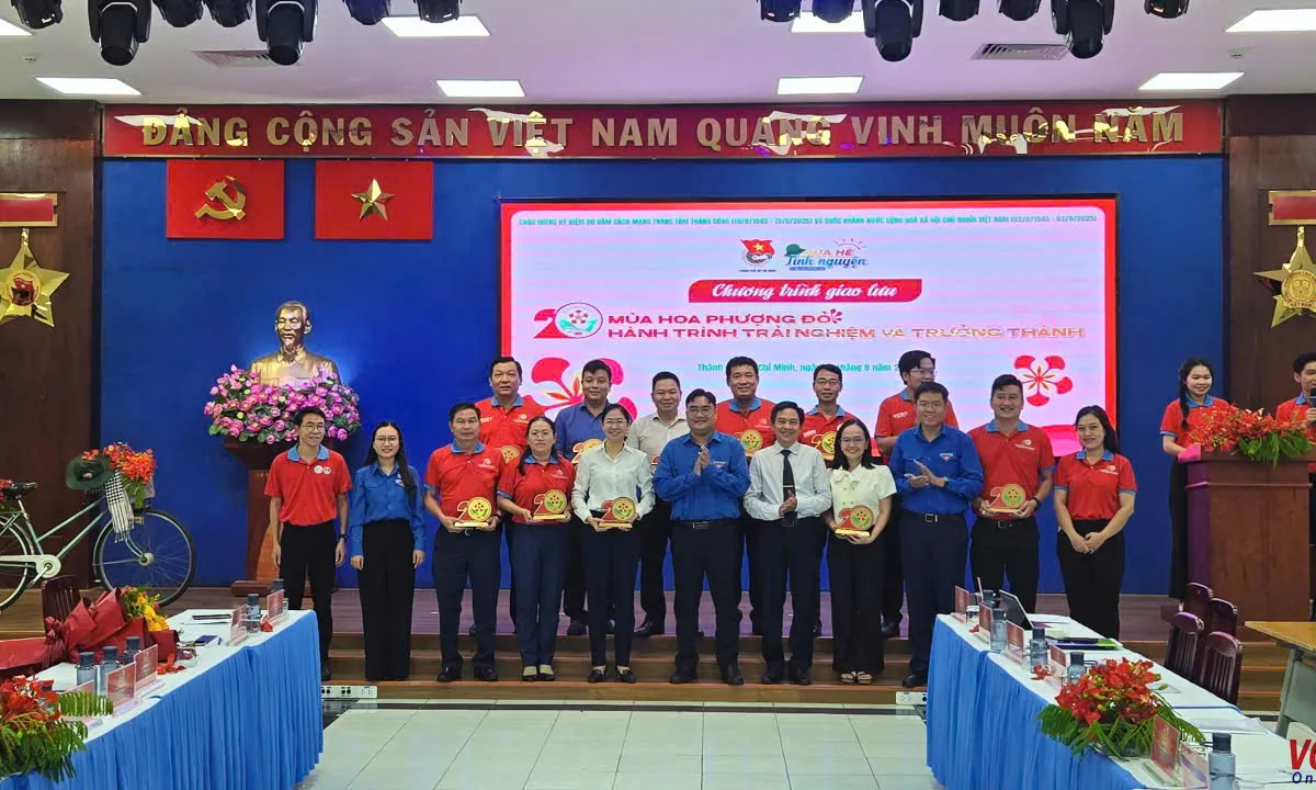 20 mùa Hoa phượng đỏ - Hành trình trải nghiệm và trưởng thành”