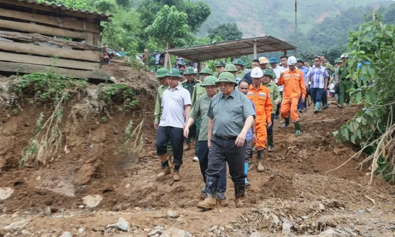 Thủ tướng chỉ đạo khẩn: Chậm nhất tháng 9, người dân vùng thiên tai phải có nhà ở mới