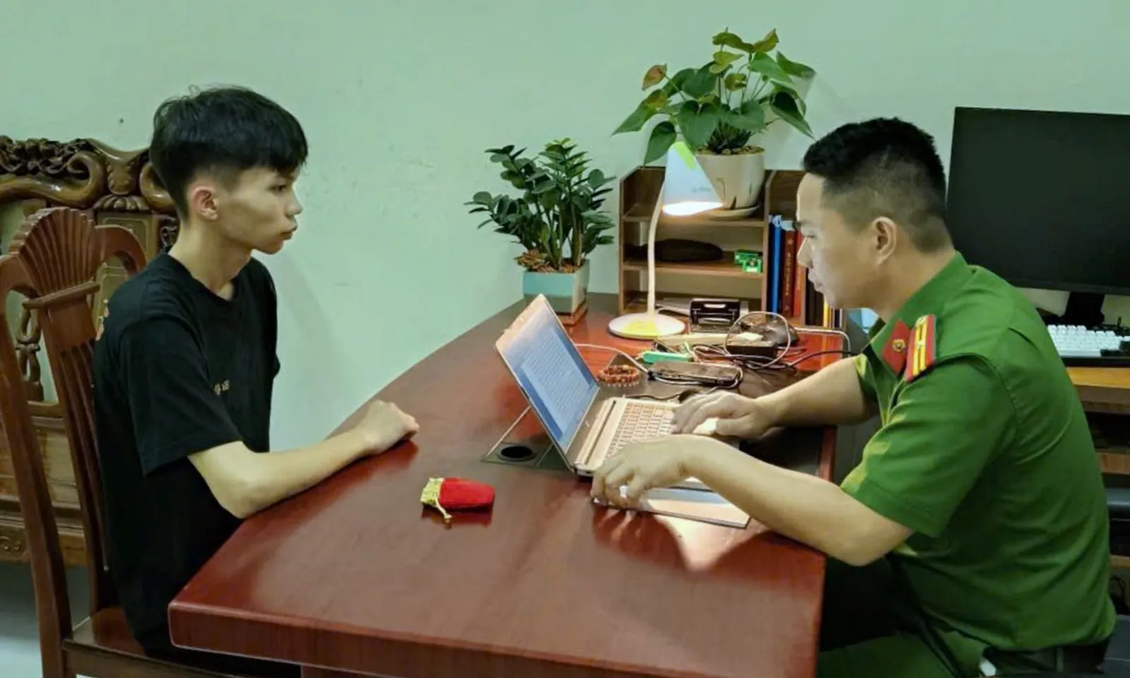 Bắt nhanh kẻ cạy phá két sắt, lấy trộm tiền vàng của người dân