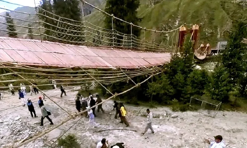 5 người chết trong vụ sập cầu treo tại khu du lịch Tân Cương, Trung Quốc 