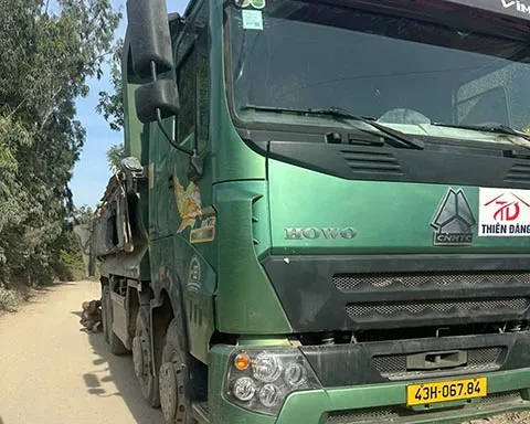 chiếc xe tải được phát hiện trong mỏ đá cách hiện trường 1 5 km