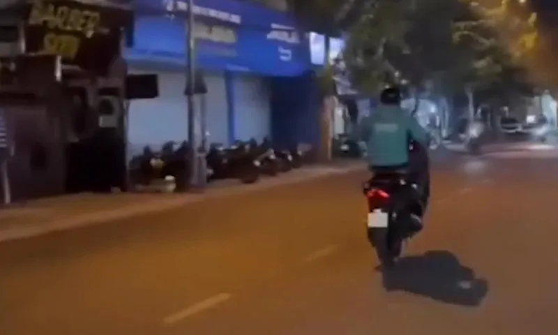 Dùng xe SH chạy 1 bánh quay clip phát tán, bị tịch thu xe