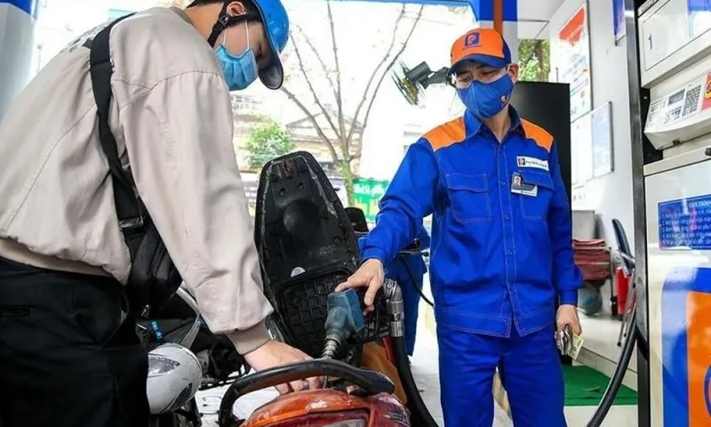 Giá xăng hôm nay 7/8: Dự báo tiếp tục tăng