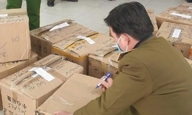 Hà Nội: Lực lượng chức năng thu giữ hàng trăm sản phẩm nhập lậu