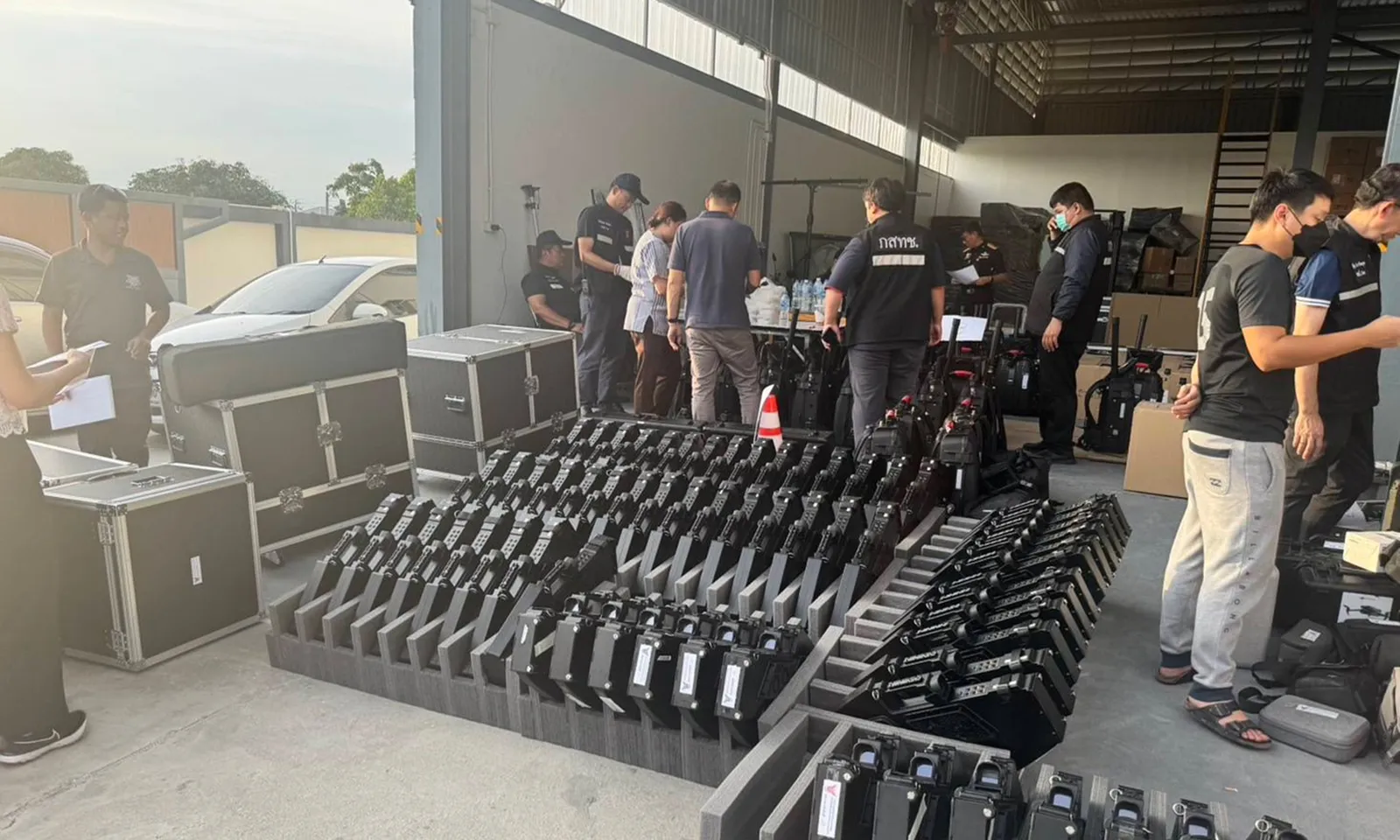 Thái Lan thu giữ hàng trăm máy bay không người lái, thiết bị phát - phá tín hiệu tại một nhà kho