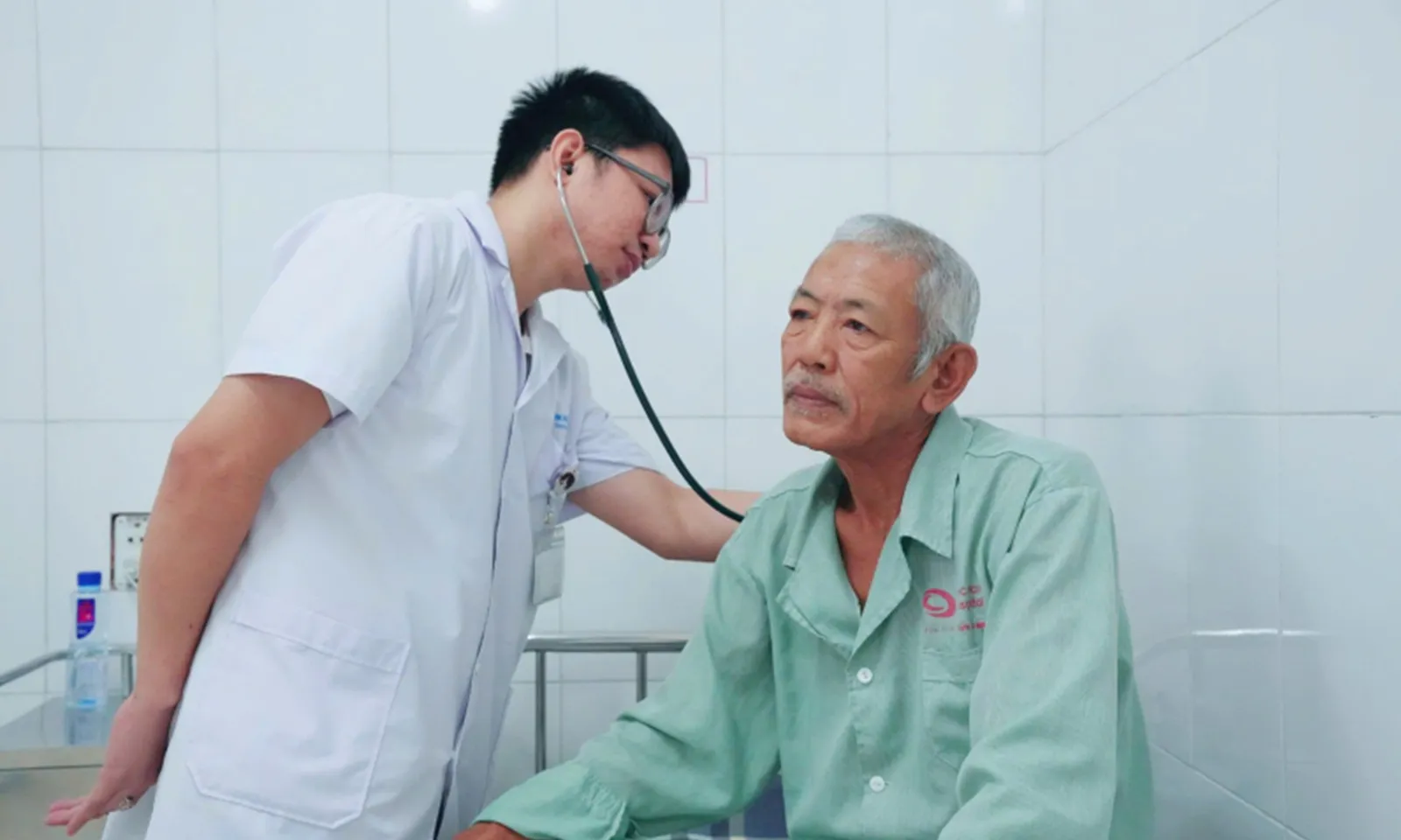 Cứu sống bệnh nhân ngừng tim ngay trước khi chạy thận nhân tạo