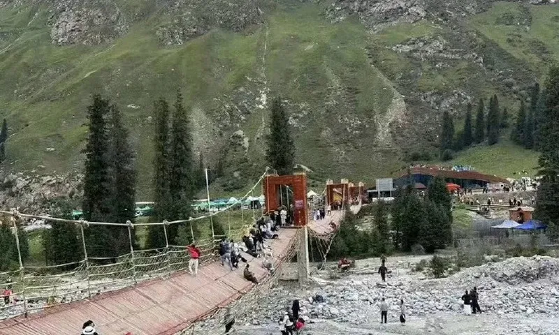 Trung Quốc: Đứt cáp cầu treo tại khu thắng cảnh ở Tân Cương, 5 người thiệt mạng