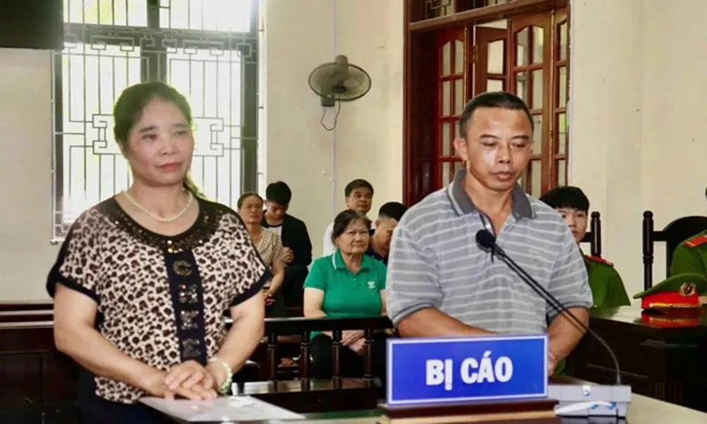 Bắt quả tang cơ sở dùng chất cấm chế biến giá đỗ bán ra thị trường