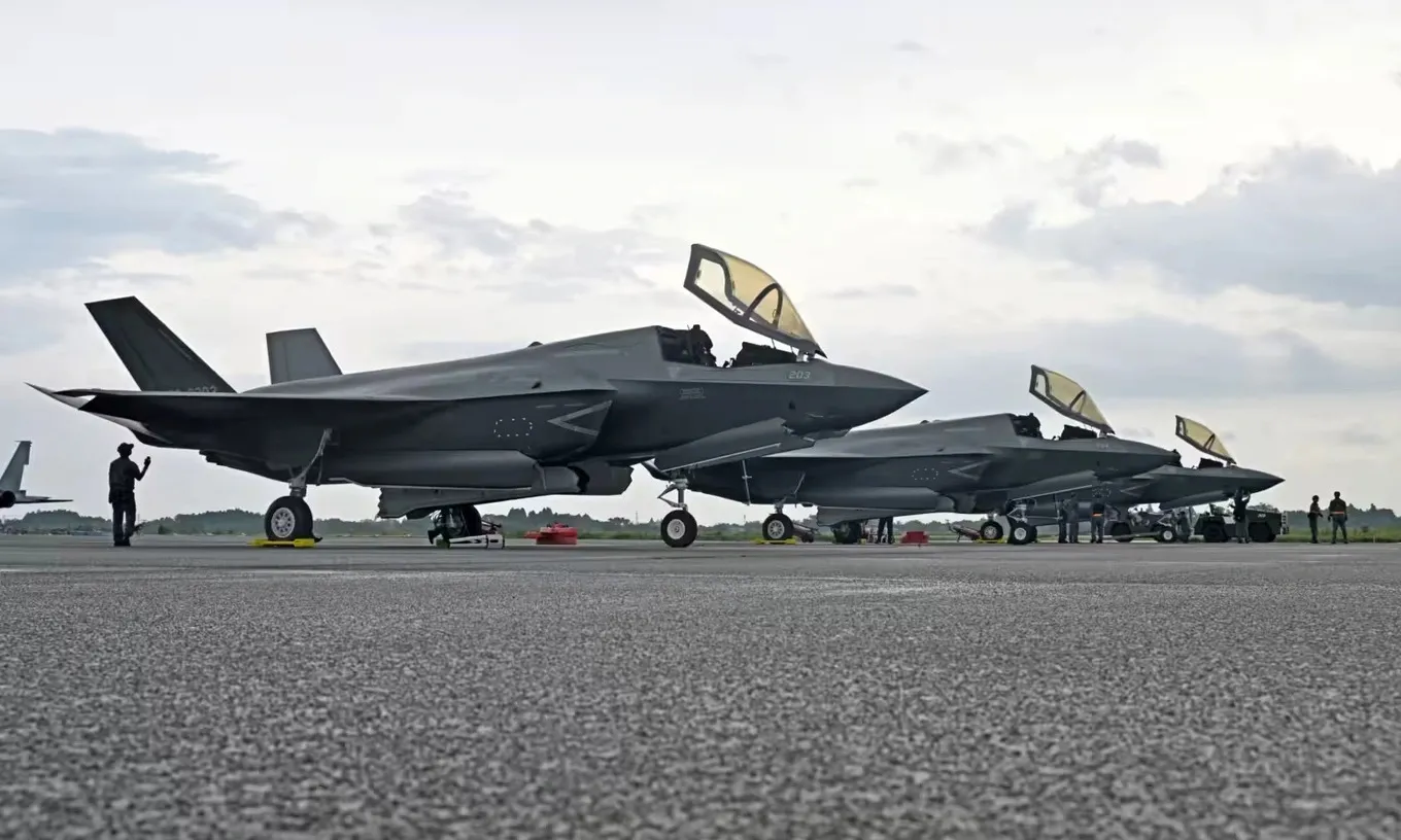Nhật Bản tiếp nhận ba tiêm kích F-35B đầu tiên từ Mỹ