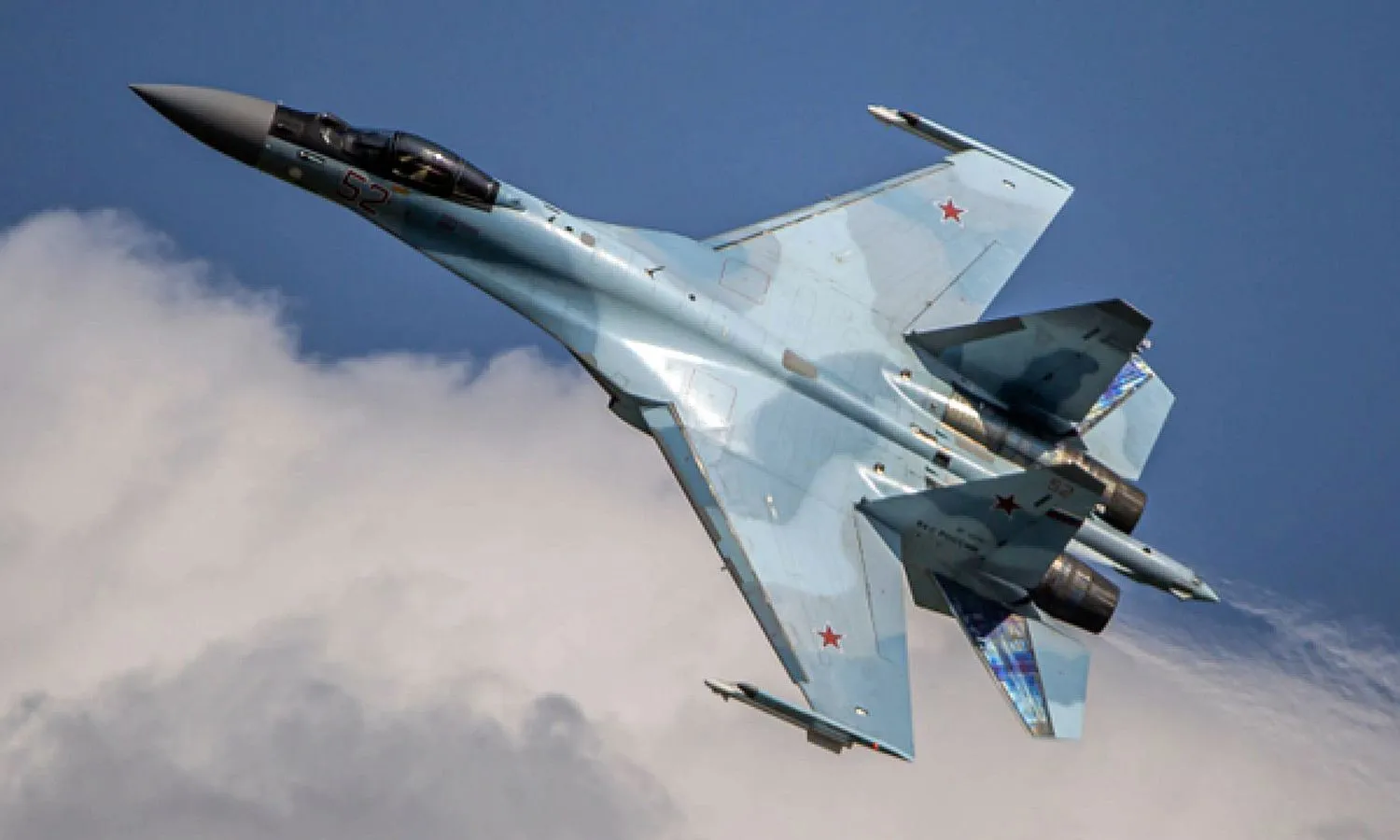 Nga điều tiêm kích Su-35 yểm trợ phi đội ném bom tấn công mục tiêu tại Ukraine