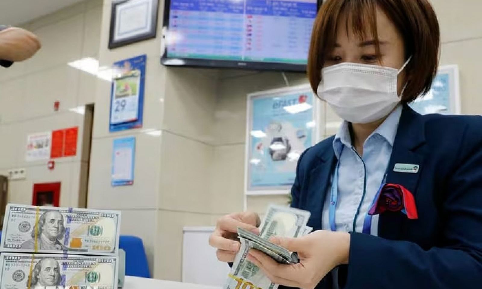 Tỷ giá ngày 8/8: USD và nhân dân tệ đồng loạt giảm 