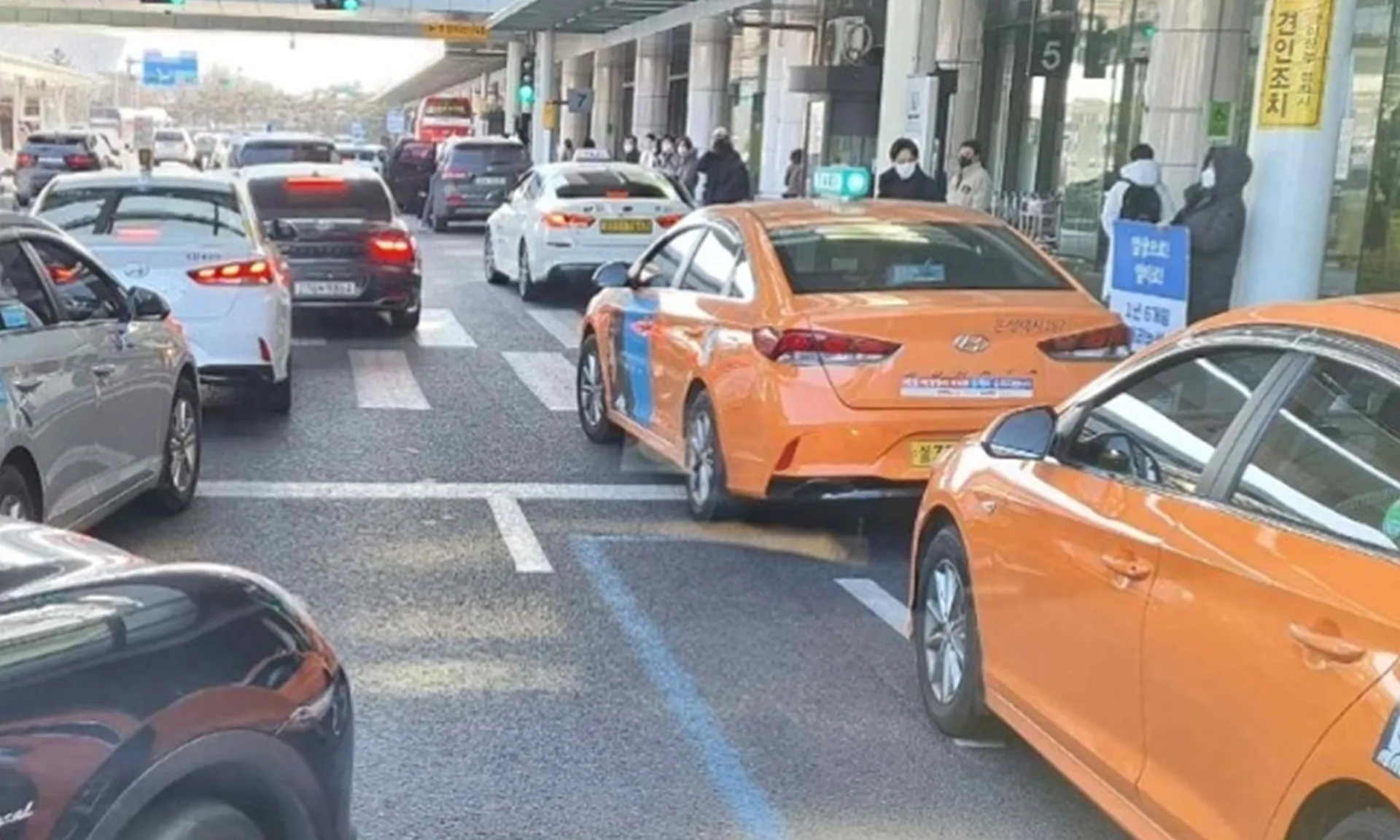 xe-taxi-080825
