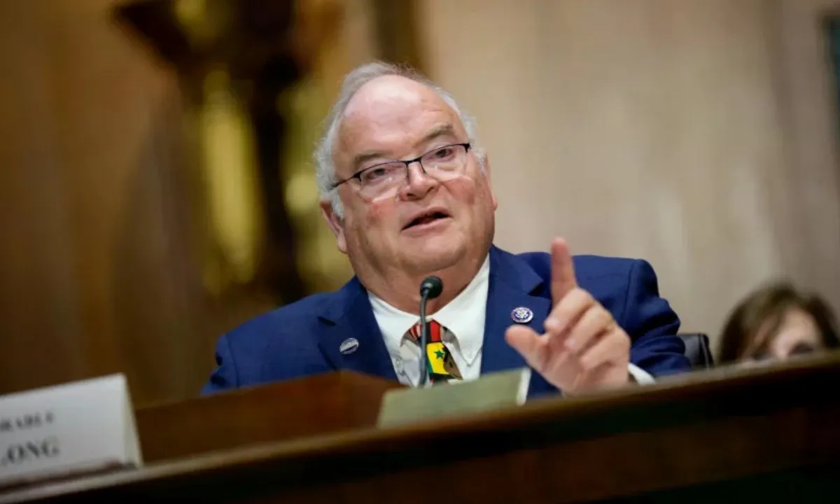 Ông Trump bất ngờ sa thải Cục trưởng Cục Thuế Liên bang