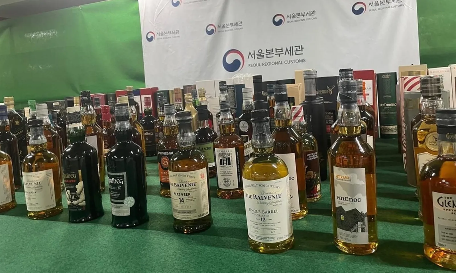 10 người bị bắt vì buôn lậu hơn 5.000 chai rượu whisky cao cấp trị giá 98 tỷ đồng