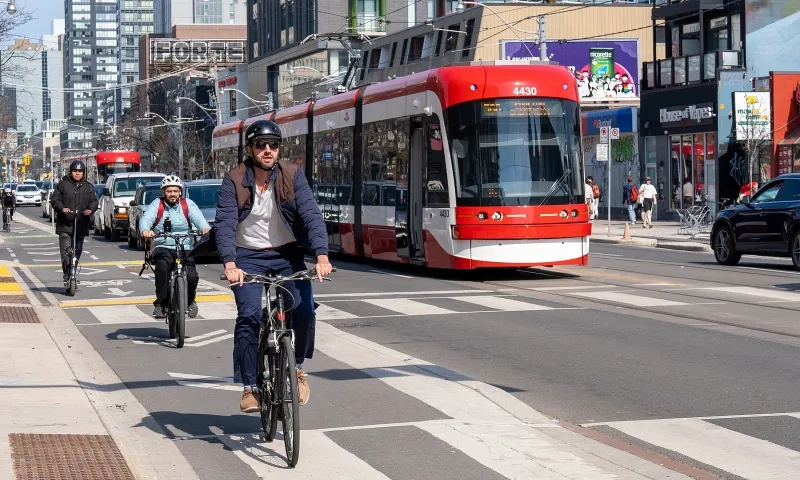 Người trẻ Canada vay nóng để trang trải sinh hoạt