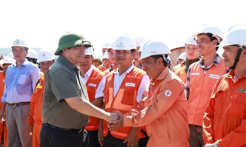 Thủ tướng yêu cầu hoàn thành đường dây 500kV Lào Cai – Vĩnh Yên trước 19/8