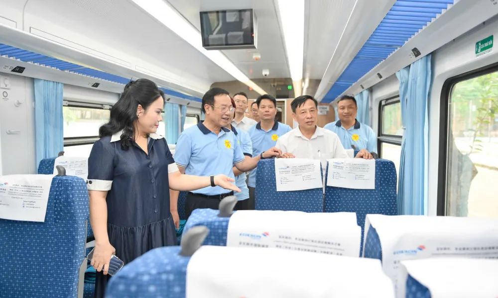 Chính thức khai thác đoàn tàu chất lượng cao Hà Nội - Đồng Hới