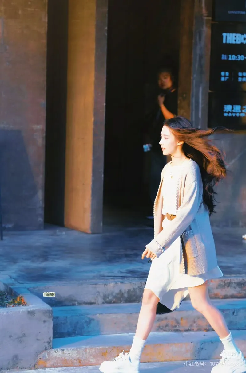 lu-duc-hieu-lot-xac-hinh-anh-ngoan-muc-nho-chiet-anh-trang (11)