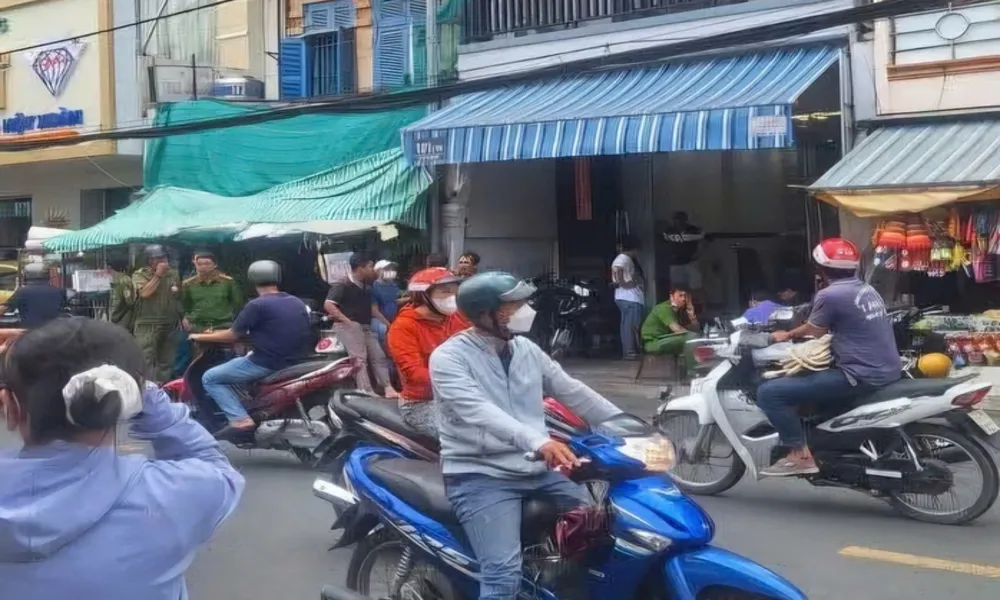 Công an điều tra nguyên nhân hai vợ chồng tử vong tại nhà riêng