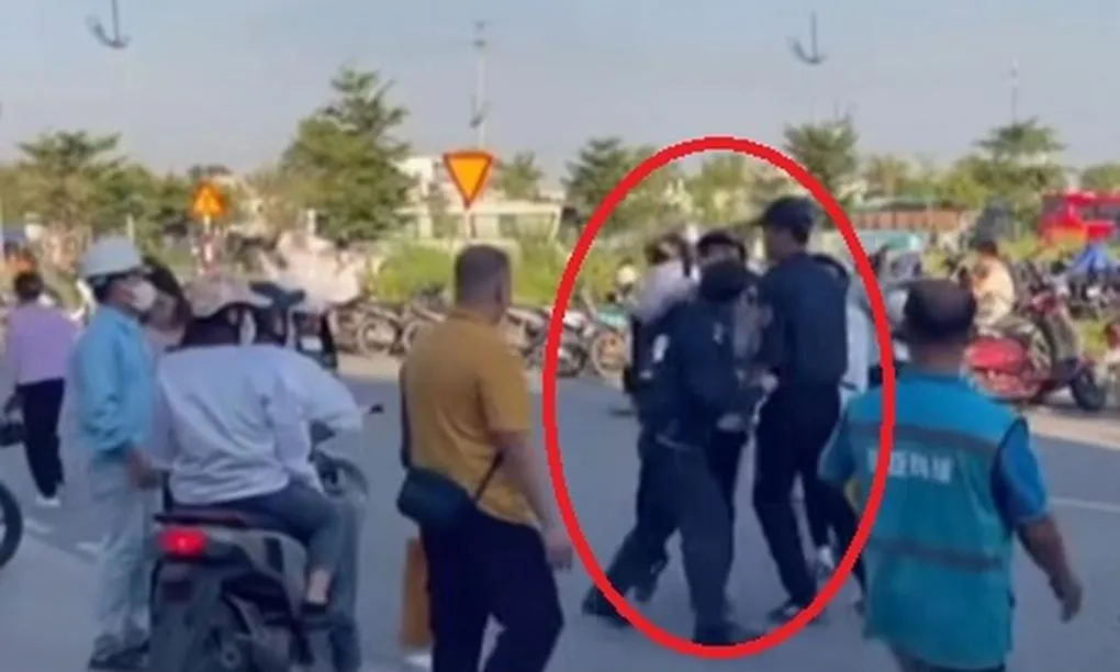 Điều tra vụ bảo vệ đánh công nhân ngã gục tại KCN Đồng Văn III