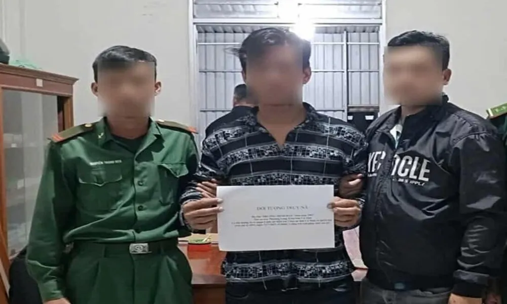 Lẩn trốn trên tàu cá, hai nghi phạm bị bắt trong đêm