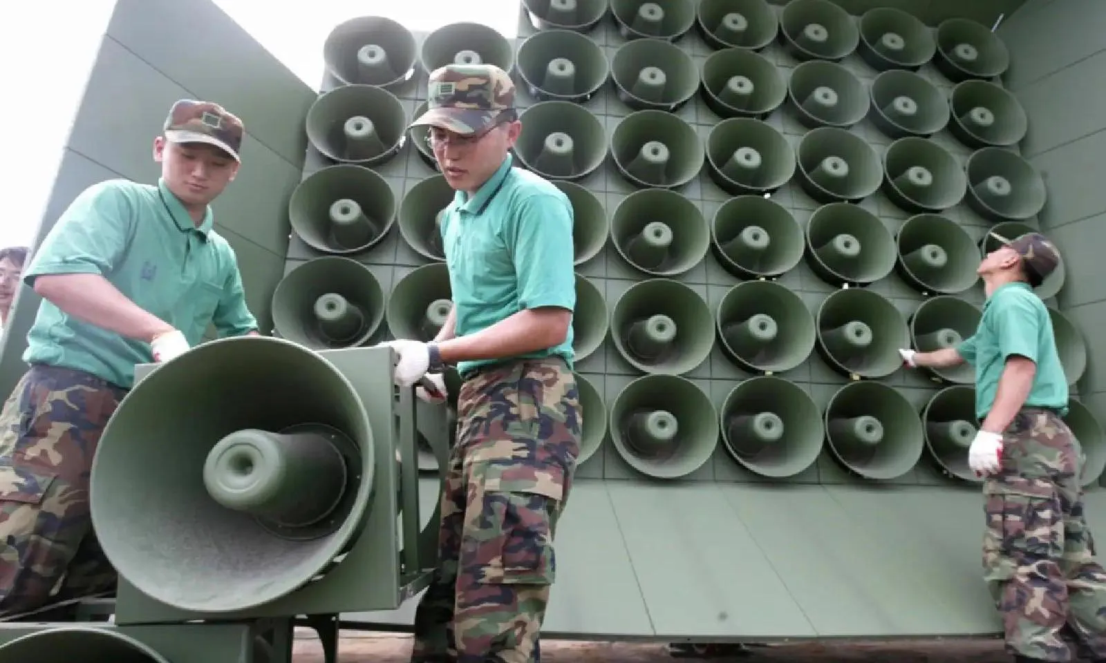 Triều Tiên bắt đầu tháo loa tuyên truyền dọc biên giới với Hàn Quốc