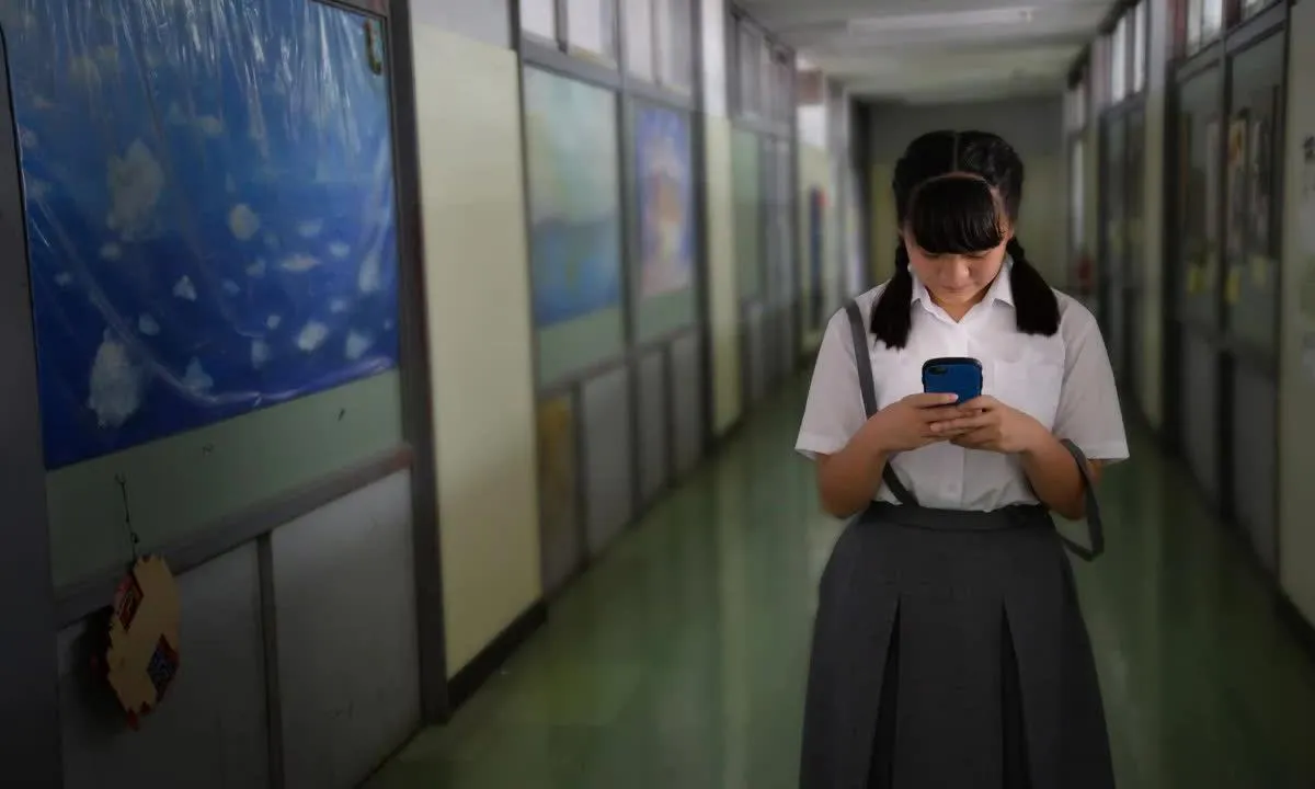 Nhiều giáo viên Nhật Bản bị bắt vì quay lén nữ sinh