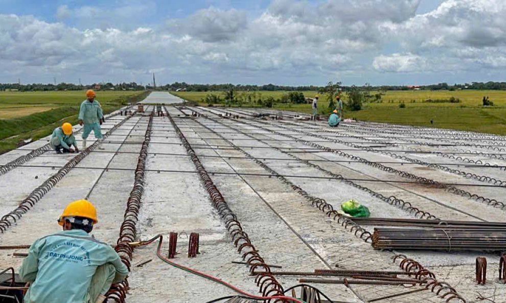 Cao tốc Châu Đốc - Cần Thơ - Sóc Trăng: Đẩy mạnh thi công 3 ca, 4 kíp đảm bảo tiến độ