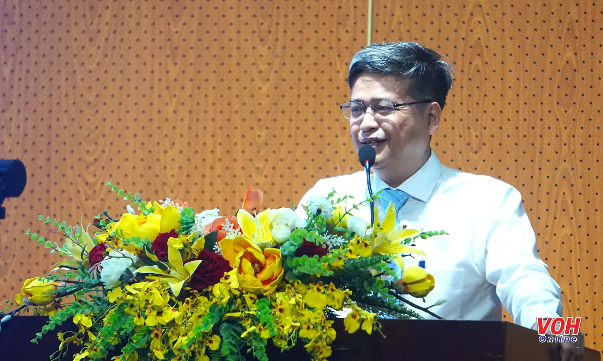 CONG-THUONG-110825