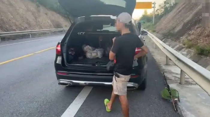 do-xe-tren-cao-toc-de-xuong-cau-ca-2-17548762801461067803578-124-0-808-1306-crop-17548764396801280373333