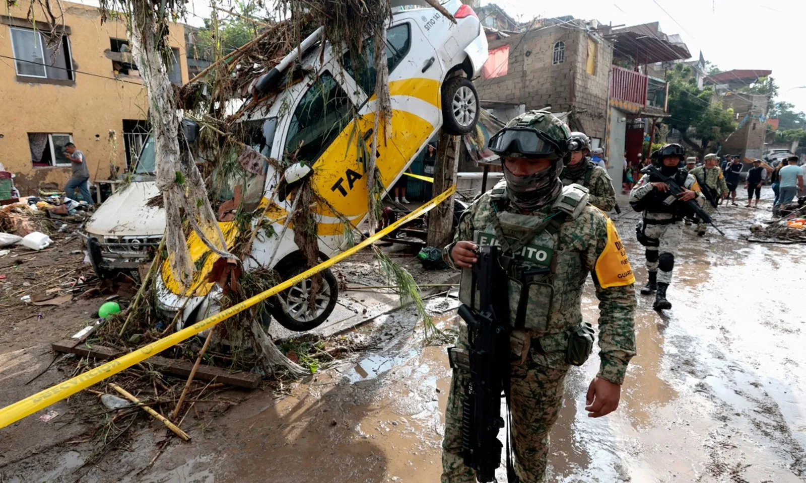 Sân bay Mexico tạm dừng hoạt động do lũ lụt