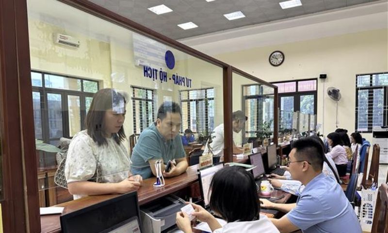 Xây dựng phương án phụ cấp mới cho cán bộ - viên chức cấp xã