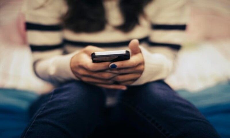 FBI và NSPCC cảnh báo tình trạng trẻ em bị tống tiền tình dục qua mạng gia tăng mạnh