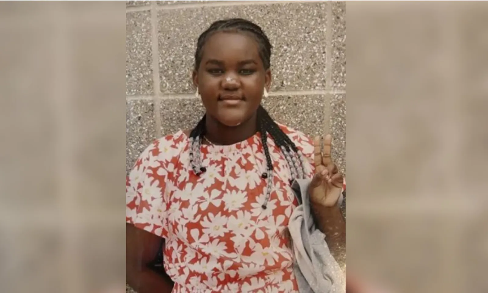 Bệnh viện sa thải 15 y tá sau khi bệnh nhi 12 tuổi tự tử